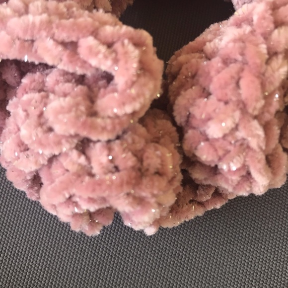 Velvet Scrunchie Set - Picture 7 of 11